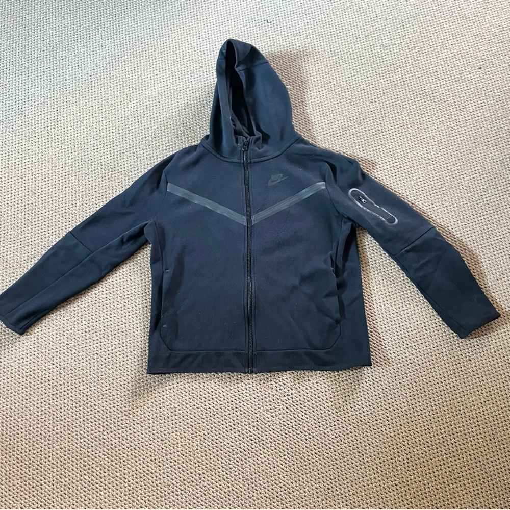 Boys Nike tech Hoodie in Black